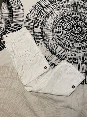 SO White Junior’s Capri Pants